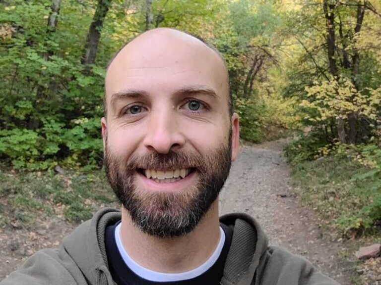 I'm a senior principal engineer. I use AI at work, but some tasks you should do from scratch — here's how I decide.
