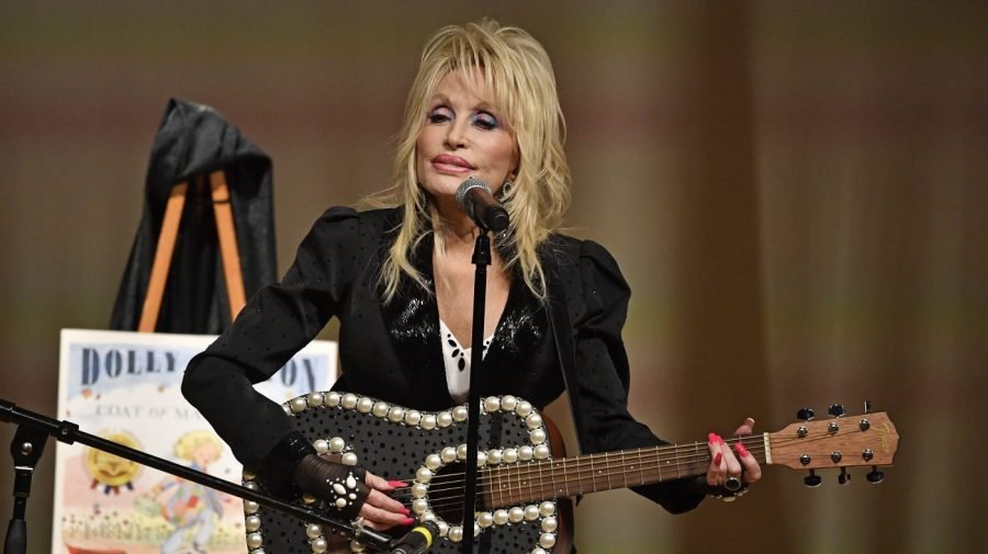 Dolly Parton kept cancer private to not 'worry' fans, niece says