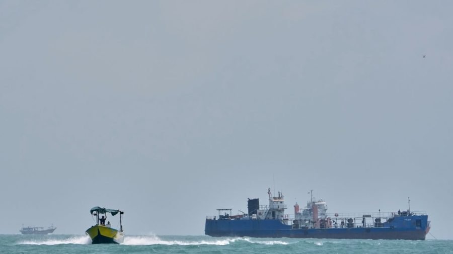Iran pitches 7-day plan to US to reopen strait