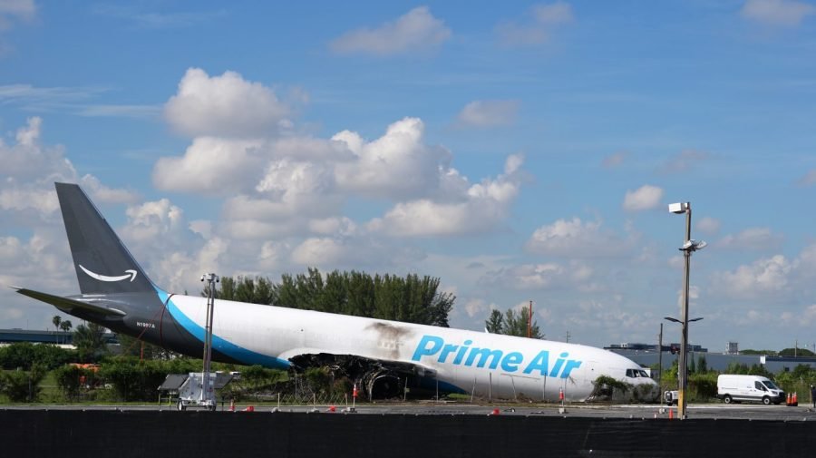 2 Miami airport runways still closed after Amazon cargo plane crash