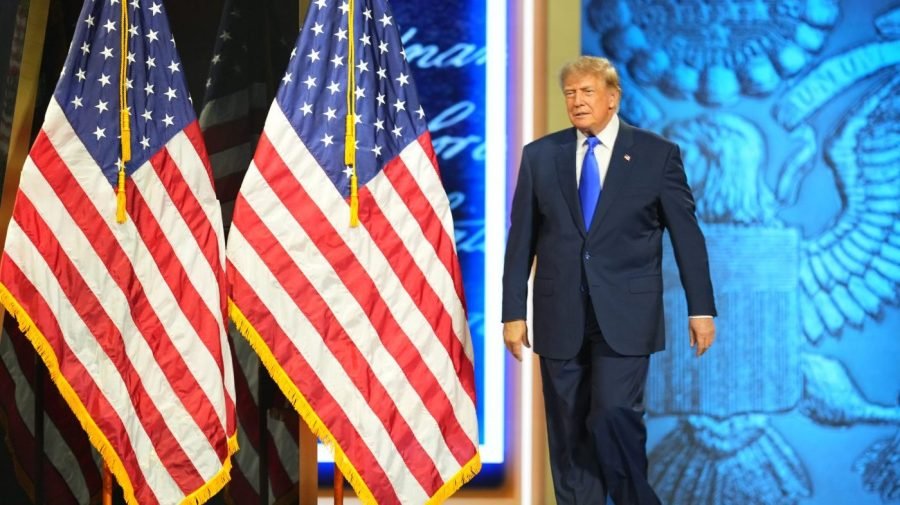 Live updates: Trump, Vance to close out RNC midterm convention; Democrats counter with protests