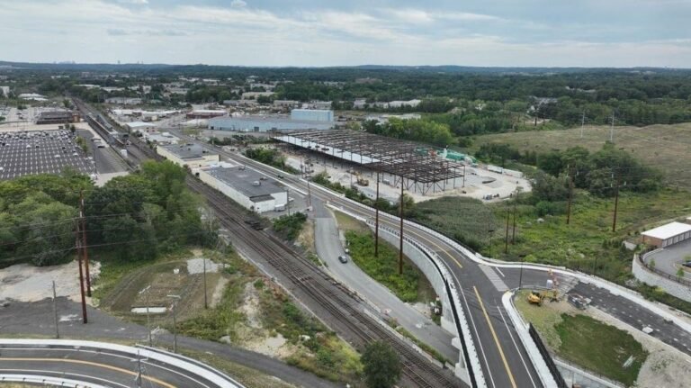 Cabot Cabot & Forbes Tops Off Construction at Woburn Innovation Center