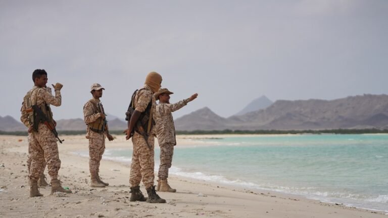 Trump leaves Saudis in the lurch with hands-off response to Houthi advances
