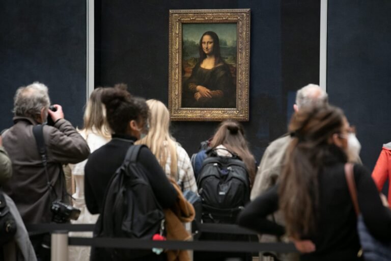 German Duo Arrested After Hanging Paintings Next to Mona Lisa