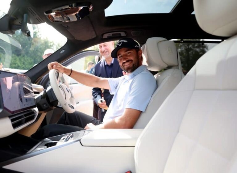 Golfer Wins BMW iX5 After Scoring Hole-In-One