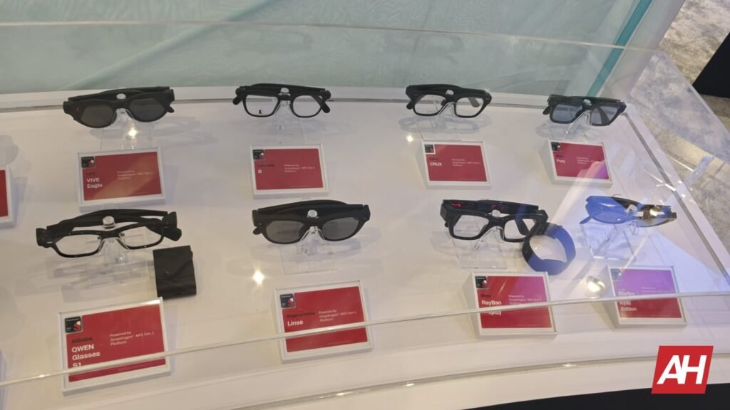Qualcomm Just Reminded Everyone That Google's Smart Glasses Are Still Coming This Year