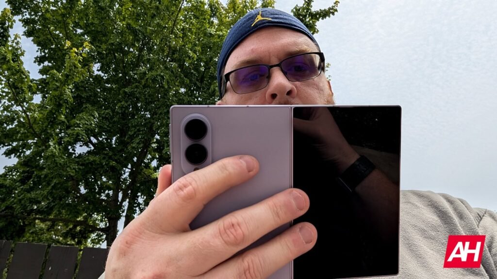 Galaxy Z Fold 8 Is Pulling iPhone Users to Android and the Numbers Have Doubled