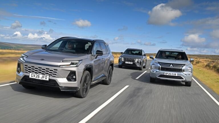 Toyota RAV4, Mitsubishi Outlander and Hyundai Tucson - pictures