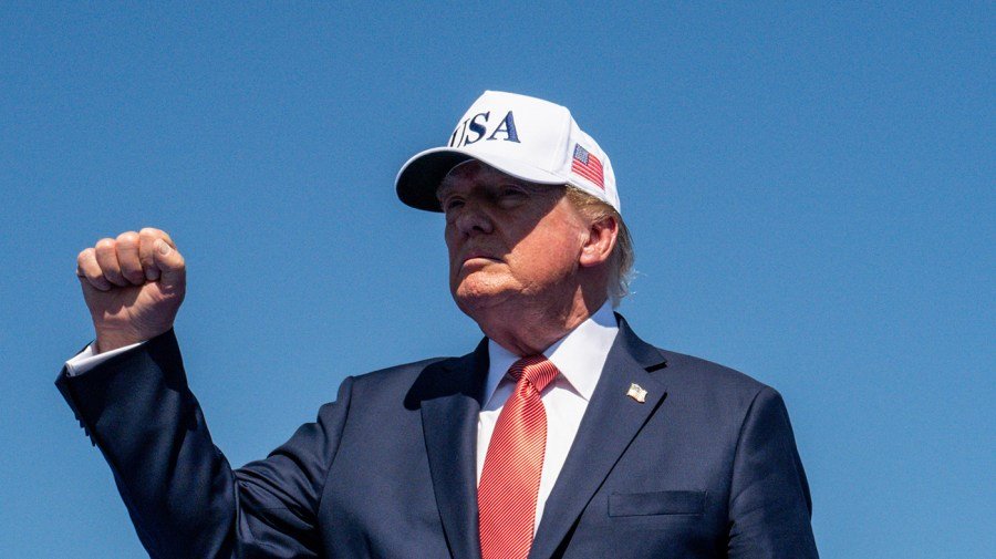 Trump set to attend Tennessee-Texas football game in Knoxville
