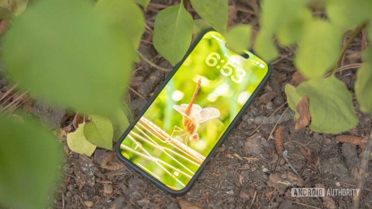 Wallpaper Wednesday: More great phone wallpapers for all to share (September 16)