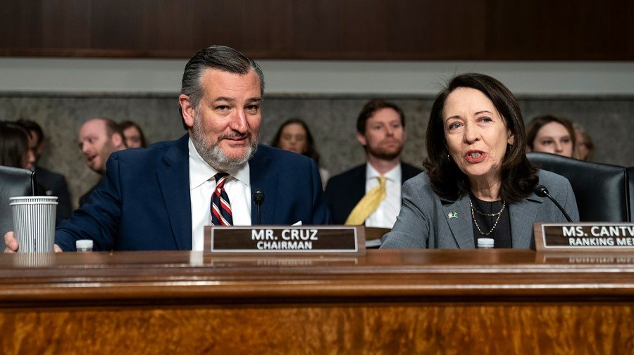 Interest groups spend $31 million lobbying Congress on Cruz, Cantwell college sports bill