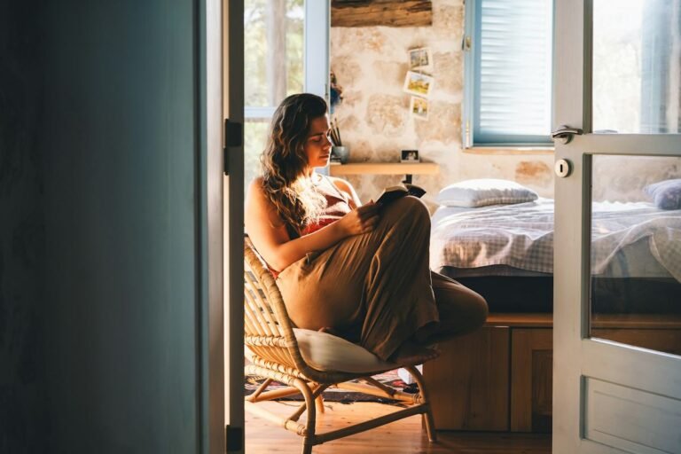 10 Sneaky Signs You're More Introverted Than You Thought