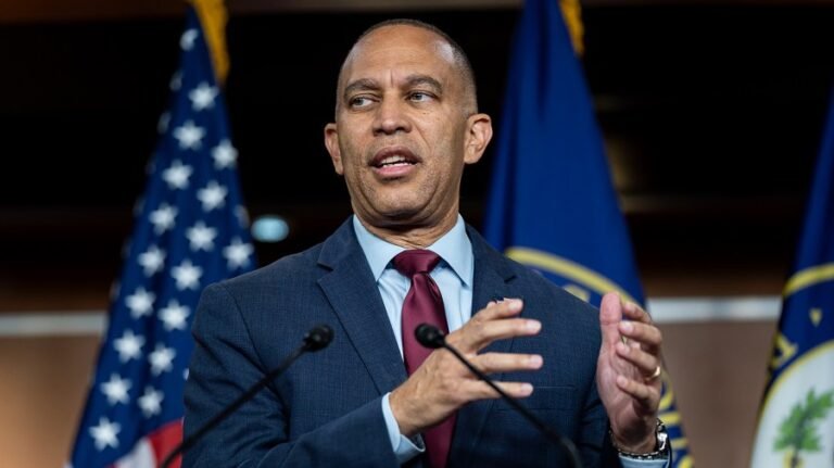 Jeffries faces tricky balancing act on Democratic defectors