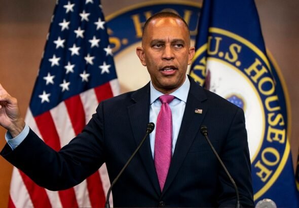 Jeffries calls on Congress to stay in Washington to address AI concerns
