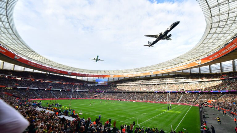 Airline Defends Low Flyover Through Stadium Smokeshow