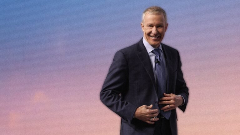 United Airlines CEO Scott Kirby sleeps 8.5 hours a night, limits meetings to 4 hours a day