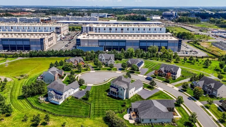 What people living next to data centers think about managing them
