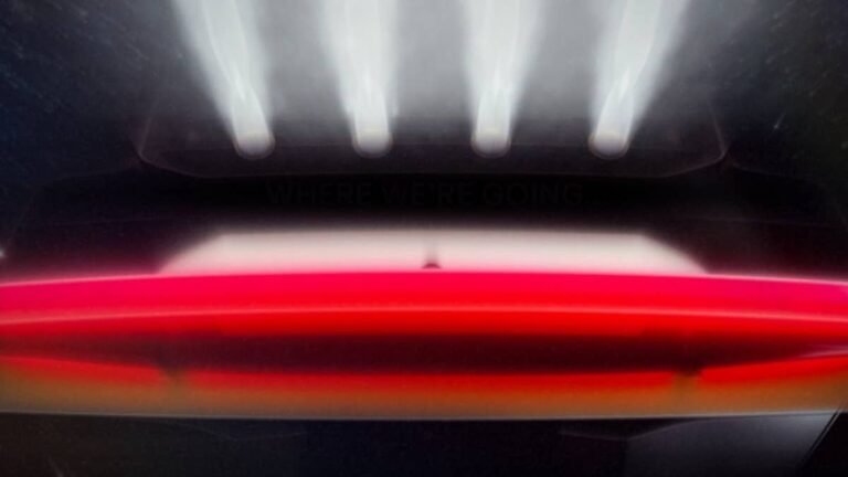 Tesla Roadster Finally Gets a Reveal Date After Nearly Nine Years
