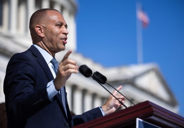 Democrats keep pressure on Hakeem Jeffries to punish rogue members