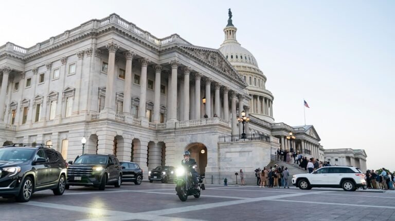 Majority of voters say country is on wrong track, favor Democrats in 2026: Poll