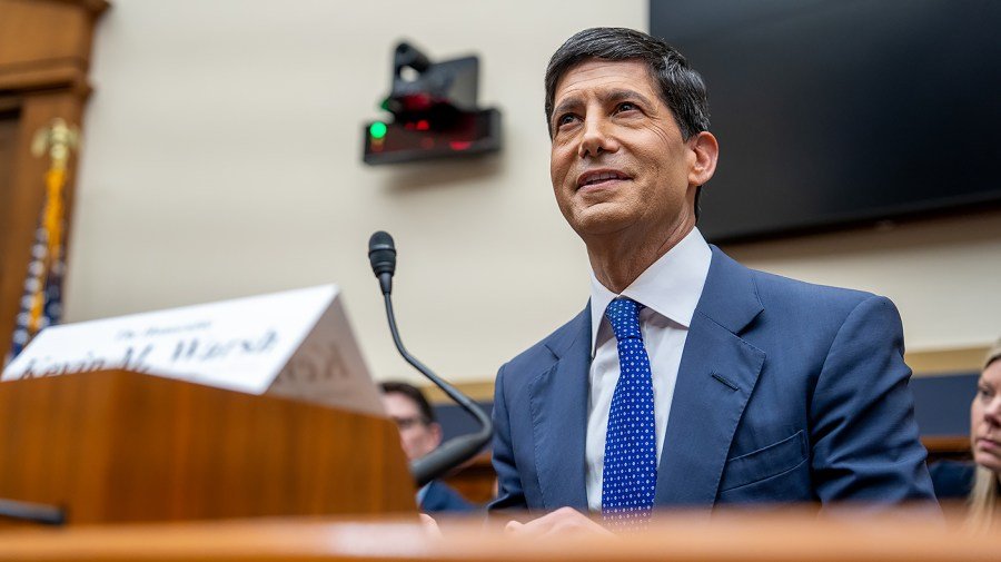 Warsh under pressure as Fed weighs rate hike