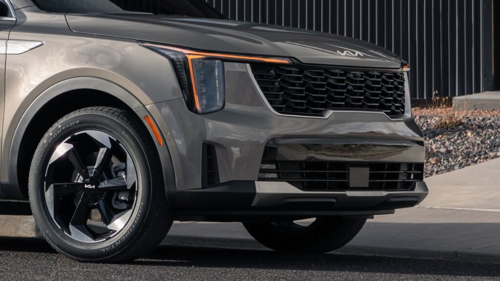 Kia Kills Affordable Sorento PHEV, Only 1 Trim Left