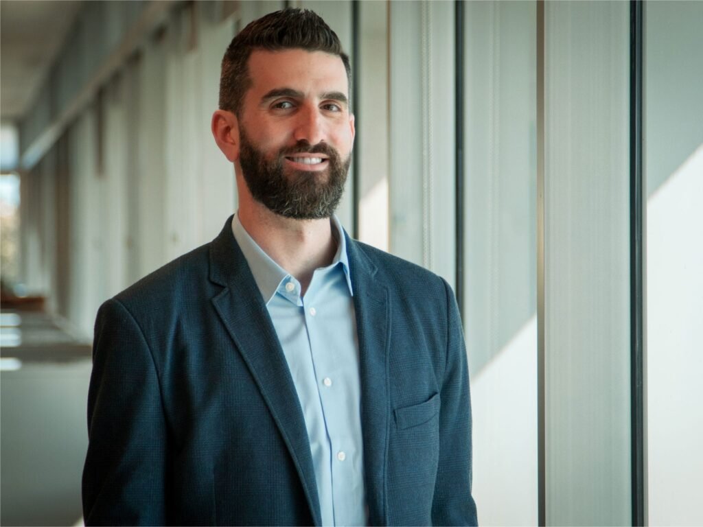 This CEO wants to challenge Tesla's charging dominance. He's teaching dealerships how to make the EV pitch.