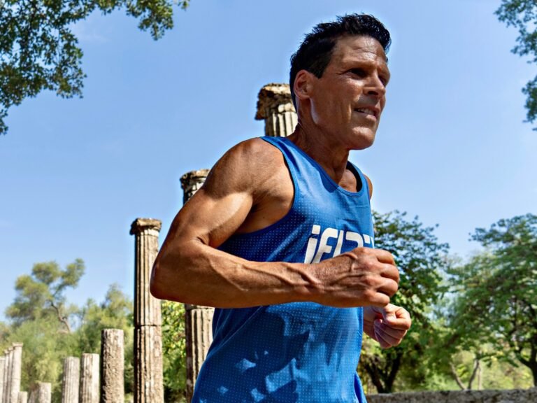 The ultramarathon legend who ran 350 miles nonstop says the key to doing hard things is simpler than most people think