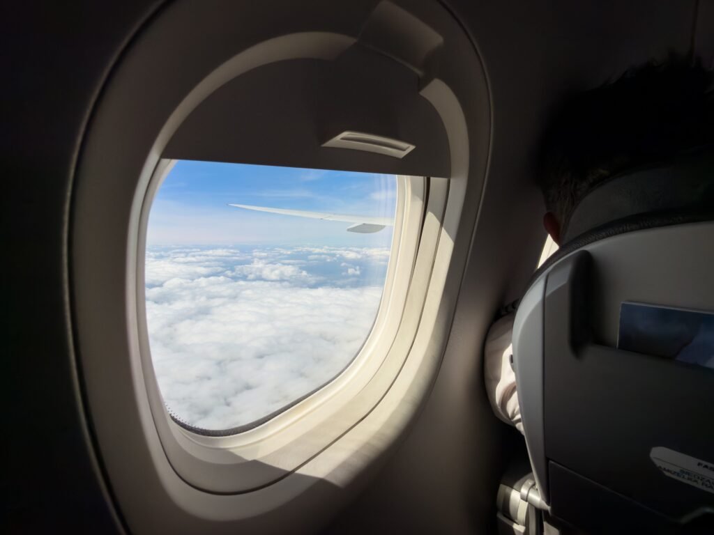 Is it rude to keep the airplane window shades open?