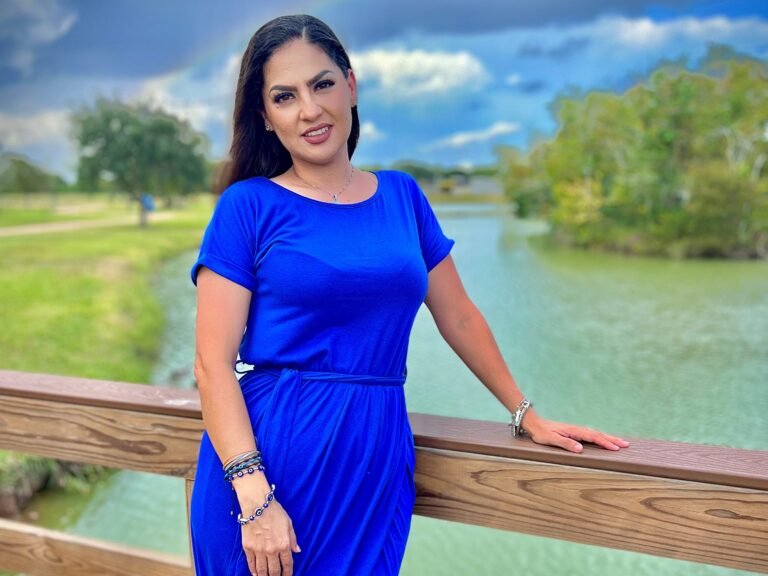A 32-year-old woman with intense nausea was told she was ‘too young’ for colon cancer. She was diagnosed at stage 3.
