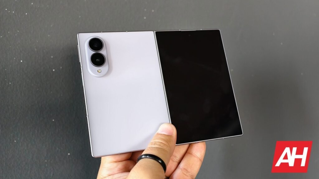 YouTube Thumbnails Are Glitching on the Galaxy Z Fold 8, and Users Are Noticing