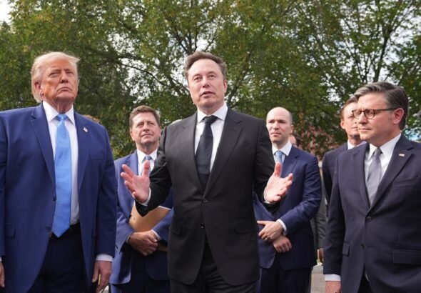 Musk jumps back into Trump's orbit ahead of midterms 