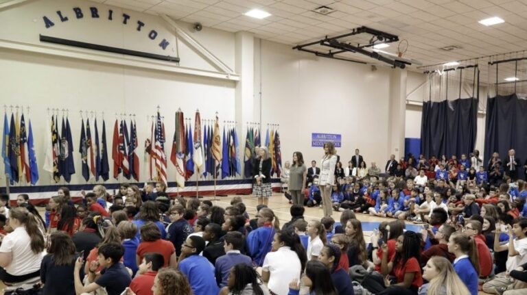 Pentagon's school system director stepping down