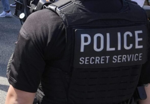 Secret Service closes road near White House due to suspicious package