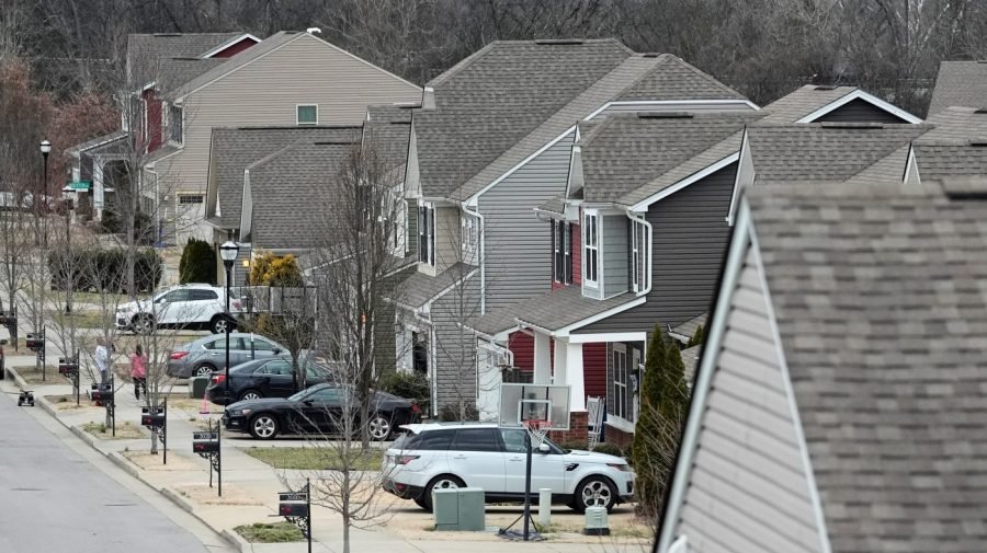 Mortgage rates fall to under 7.25 percent 