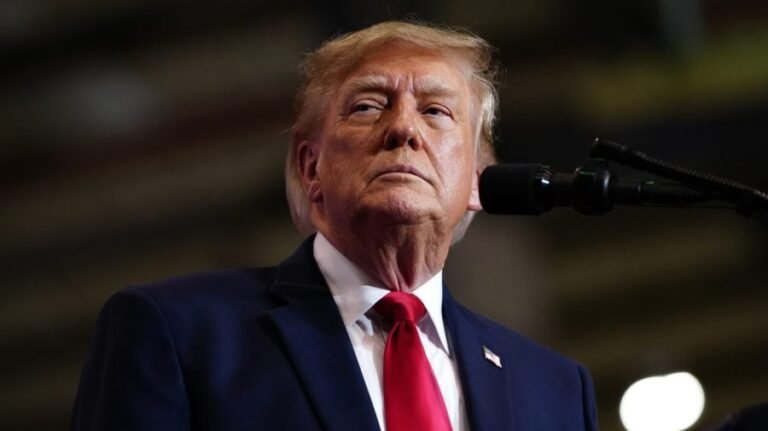 Live updates: Trump heads to Iowa, candidates make final pitches with 10 days until midterms