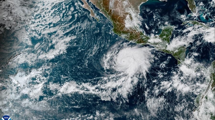 Vance becomes a hurricane as it nears Mexico
