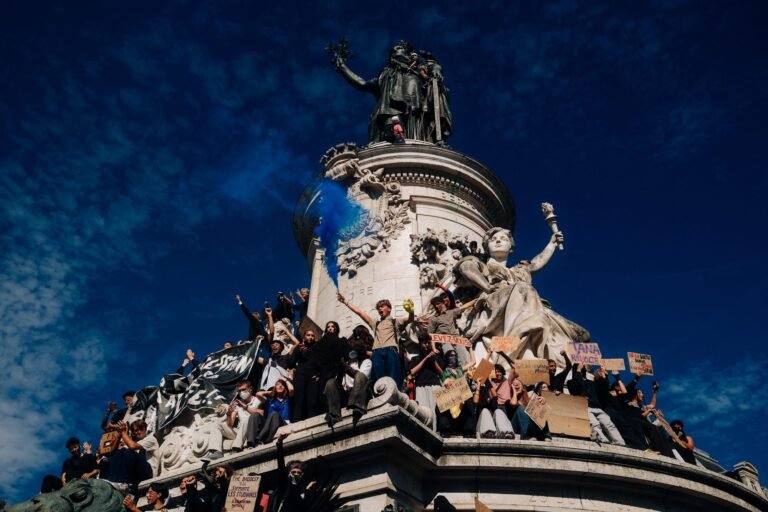 15 Defining Photos From the Student Protests in France