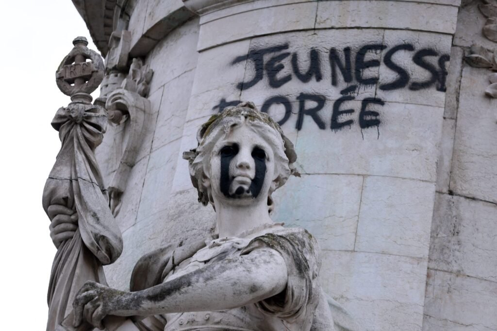 French Students Take to the Monuments
