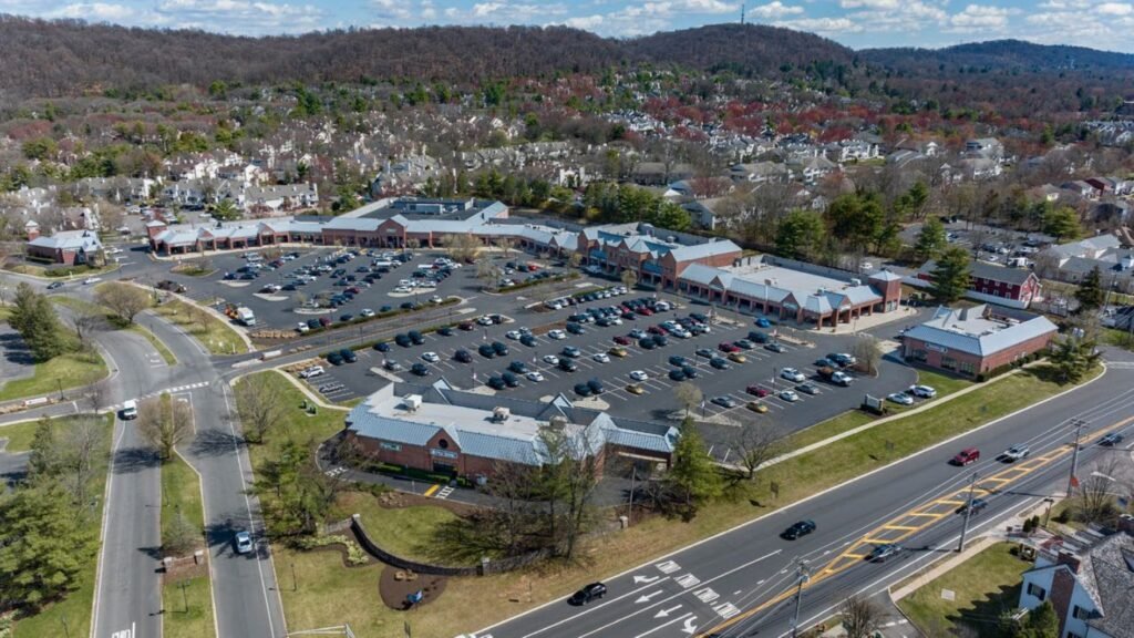 JLL Closes Sale of Grocery-Anchored Somerset County Center