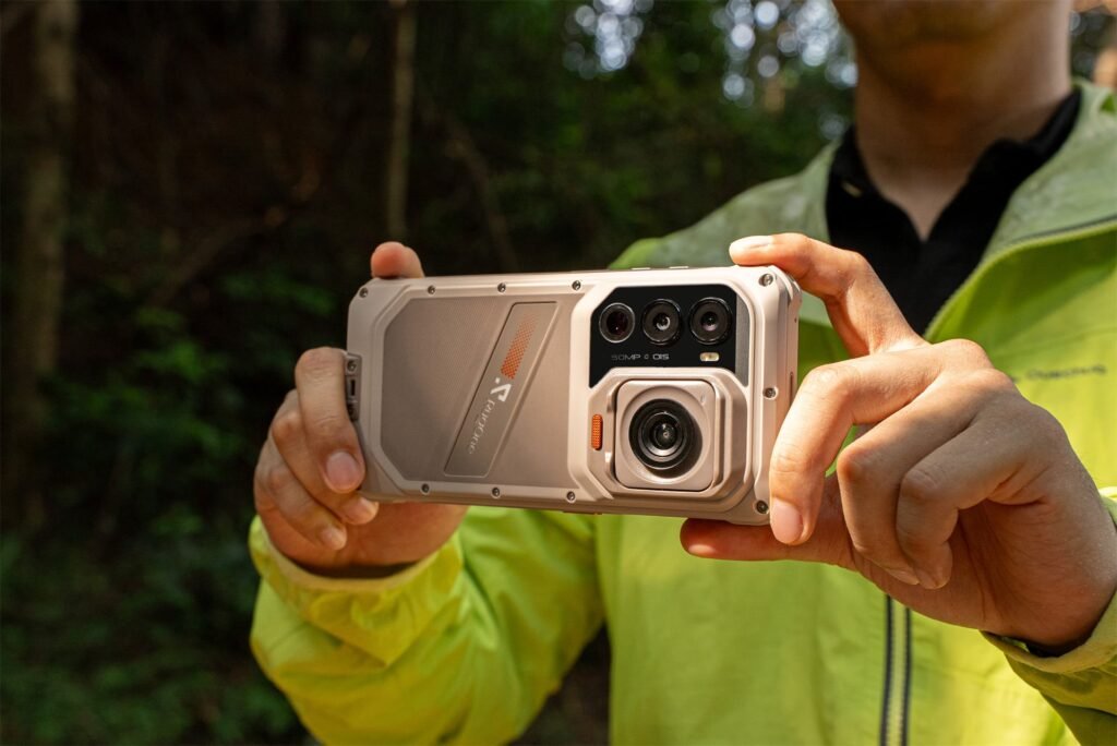 RugOne Xsnap 7 Pro Is Now on Sale With a Detachable Action Camera for $949.99