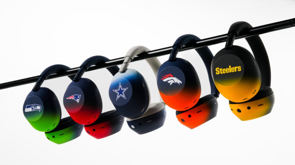 Sony is offering NFL fans a chance to win custom team edition XM6 headphones