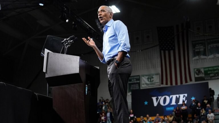 Obama adds some zing to Democrats' closing message