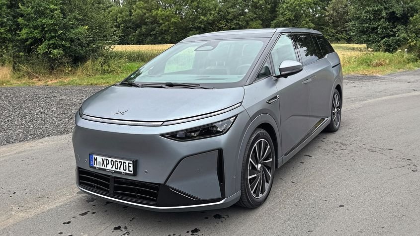 New Xpeng X9 - pictures