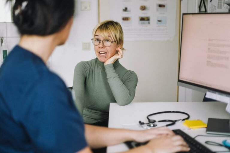 What OB-GYNs Want You To Know Before Your First Perimenopause Appointment