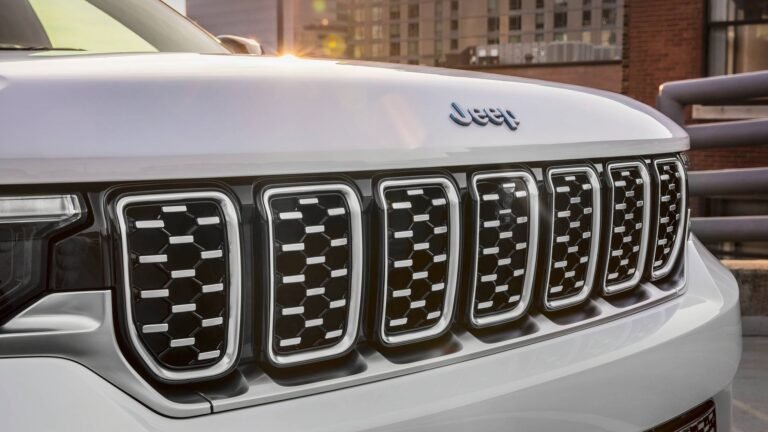 Grand Cherokee Torque Blowout: Jeep’s 470 LB-FT Hybrid Outpowers The V6 By Huge Margin
