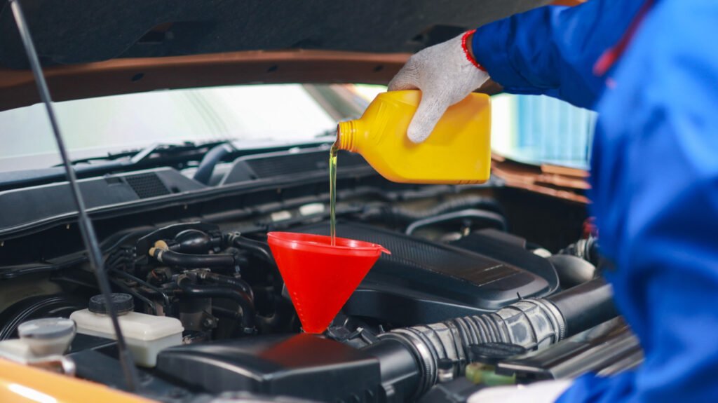 What's The Difference Between Hydraulic Oil And Motor Oil?