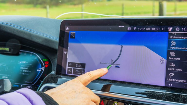 Hey! Pay Attention! Drivers Find Multitasking Tough When Using Touchscreens, Says Study