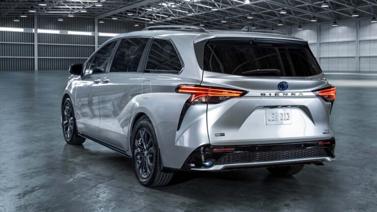 Toyota Recalls 228,000 Siennas Over Second-Row Seat Backs That Could Move Around In A Crash