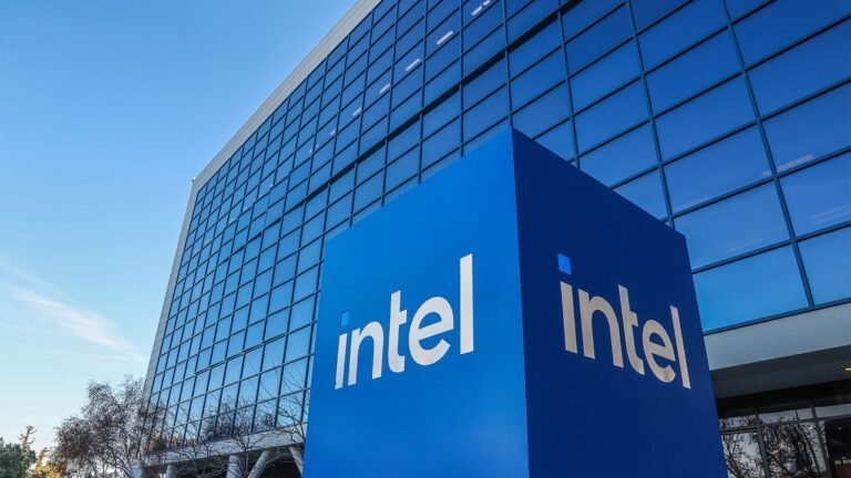 Tech stocks down: Intel, Reddit, and Amazon are getting hammered. Has the AI reckoning arrived?